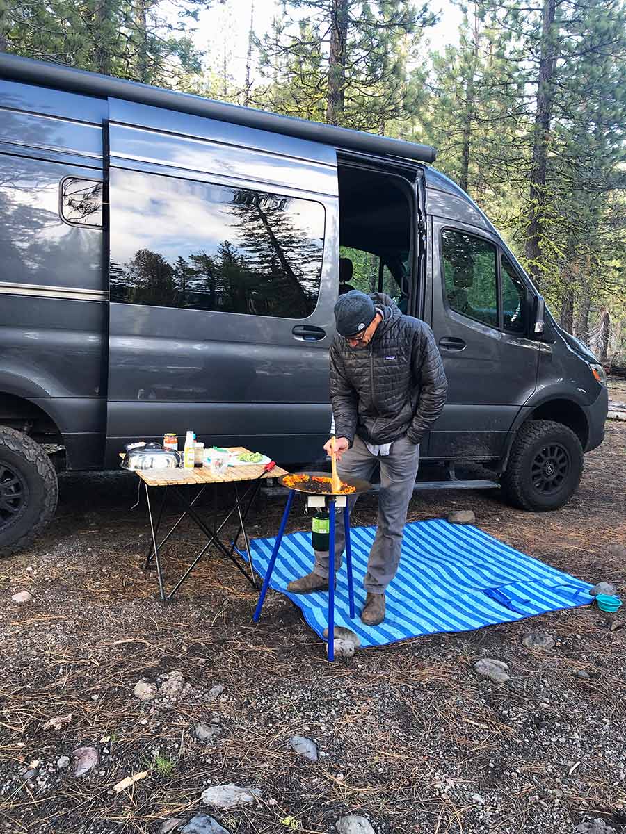 van-camping-Jeff-Skottle van camping