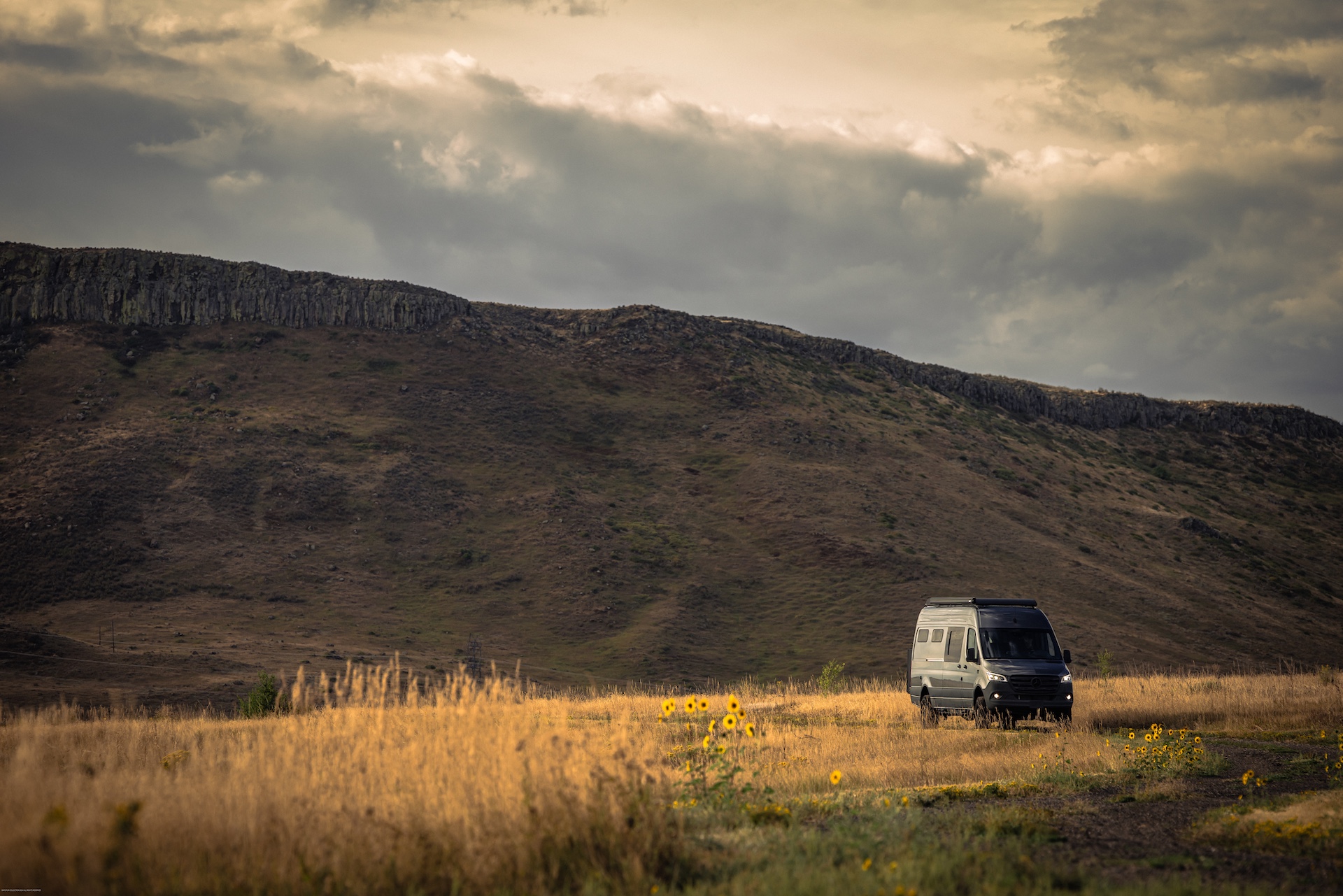 TOURIG-custom-sprinter-stealth13