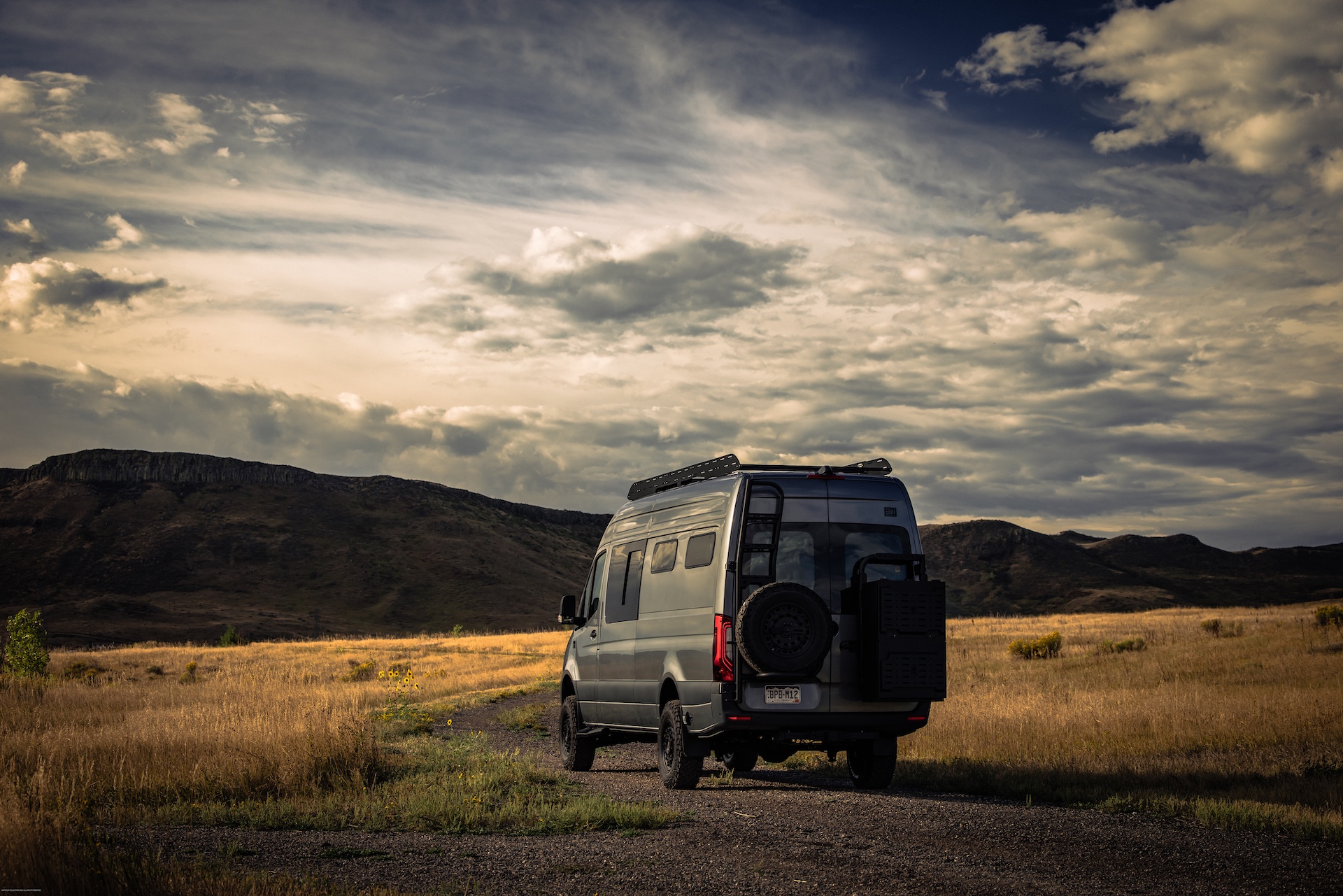 TOURIG-custom-sprinter-stealth22