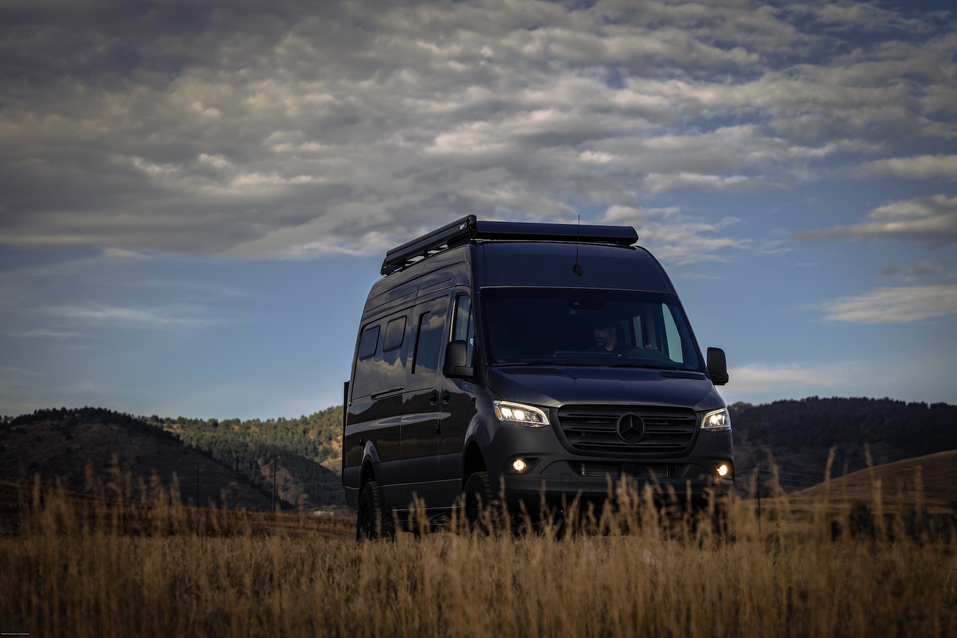TOURIG-custom-sprinter-stealth26