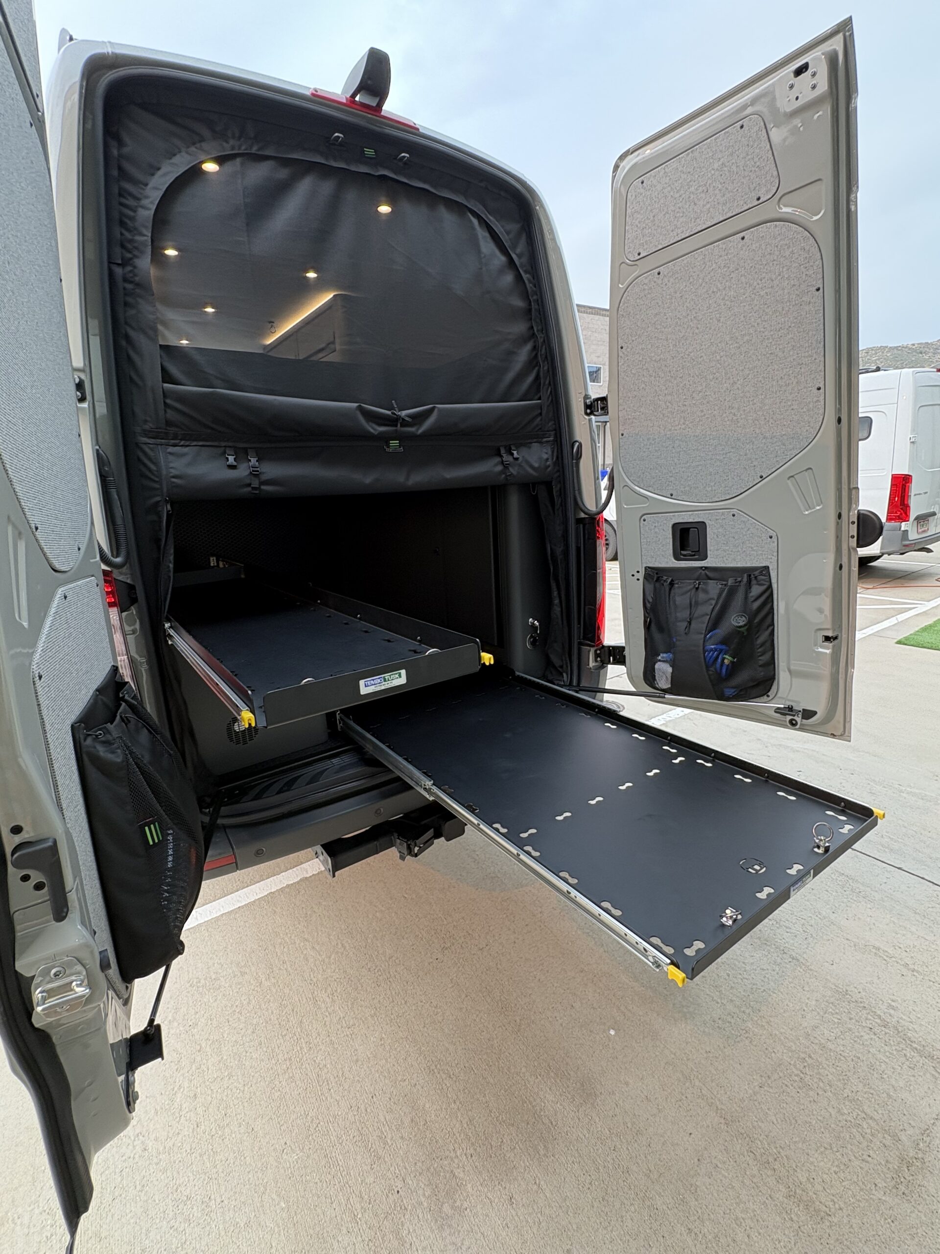 TOURIG-Custom-Sprinter-170-perry10