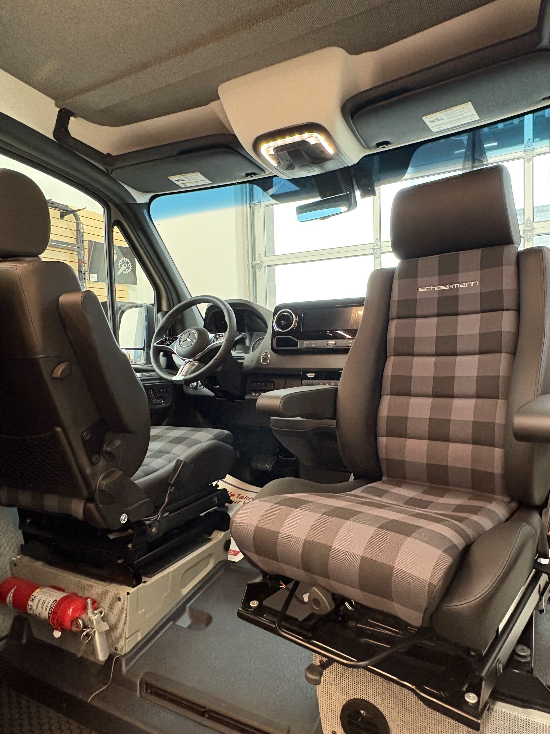 TOURIG-Custom-Sprinter-170-perry15