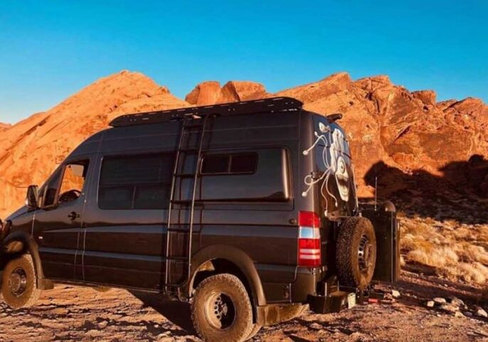 Van-camping-in-the-desert-1080x675